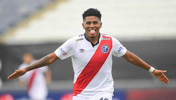 futbolista peruano  jugar en el extranjero